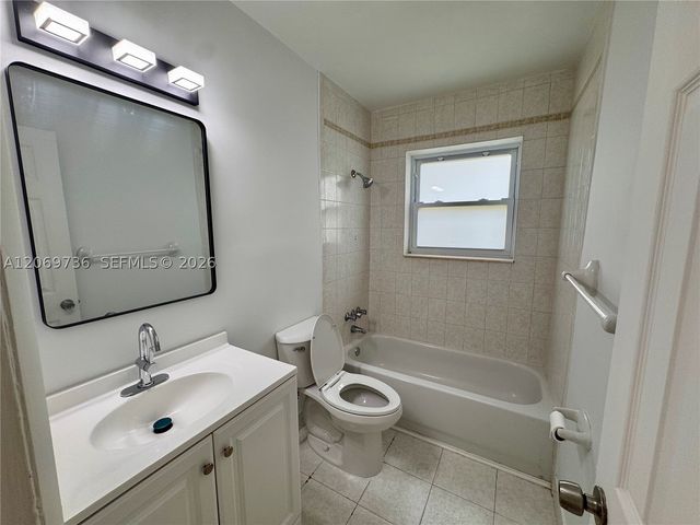 4720 SW 25th Ter, Dania Beach, FL 33312