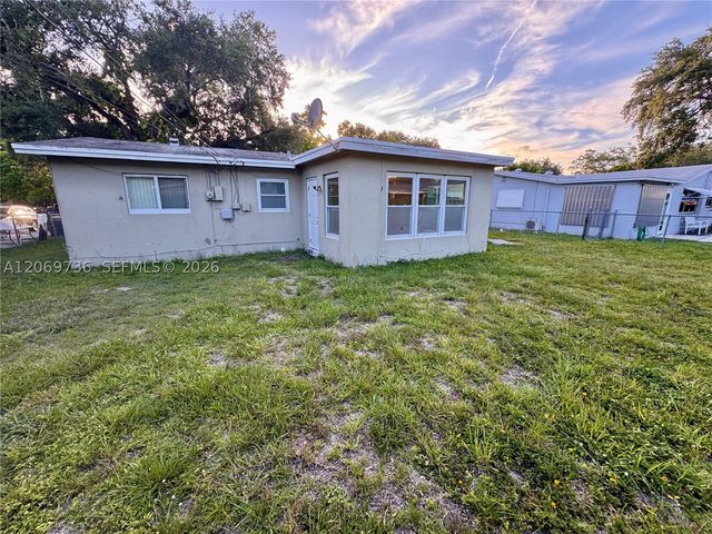 4720 SW 25th Ter, Dania Beach, FL 33312
