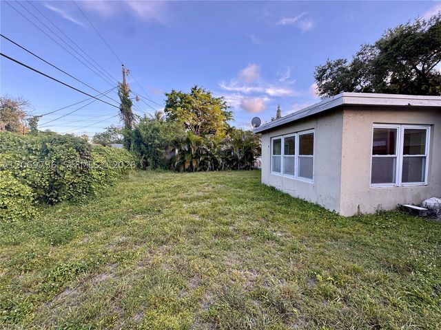 4720 SW 25th Ter, Dania Beach, FL 33312