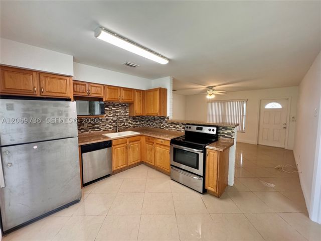 4720 SW 25th Ter, Dania Beach, FL 33312