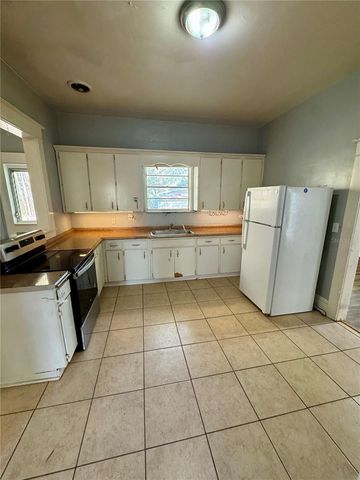 1920 E PARIS STREET, Tampa, FL 33610