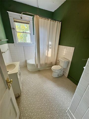 1920 E PARIS STREET, Tampa, FL 33610