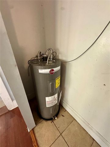 1920 E PARIS STREET, Tampa, FL 33610