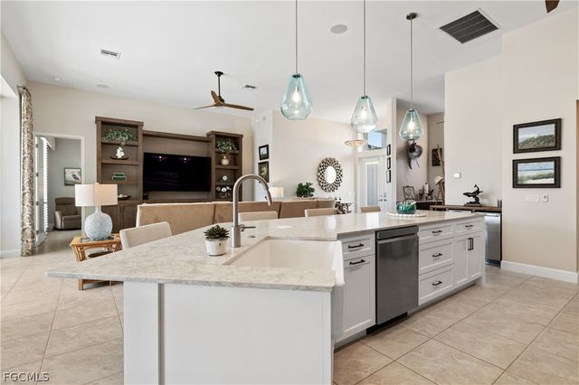 1914 SE 21st ST, Cape Coral, FL 33990