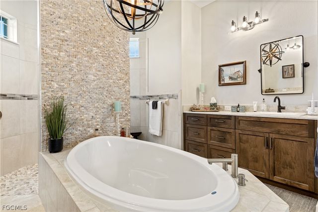 1914 SE 21st ST, Cape Coral, FL 33990