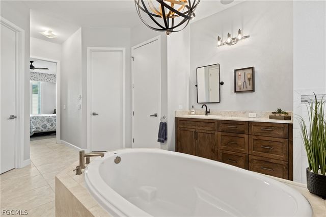 1914 SE 21st ST, Cape Coral, FL 33990