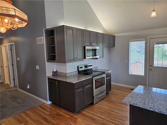 2128 SW British Drive, Lee's Summit, MO 64081
