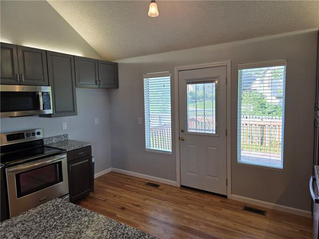 2128 SW British Drive, Lee's Summit, MO 64081