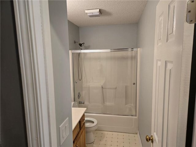 2128 SW British Drive, Lee's Summit, MO 64081