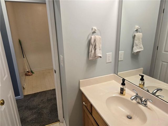 2128 SW British Drive, Lee's Summit, MO 64081