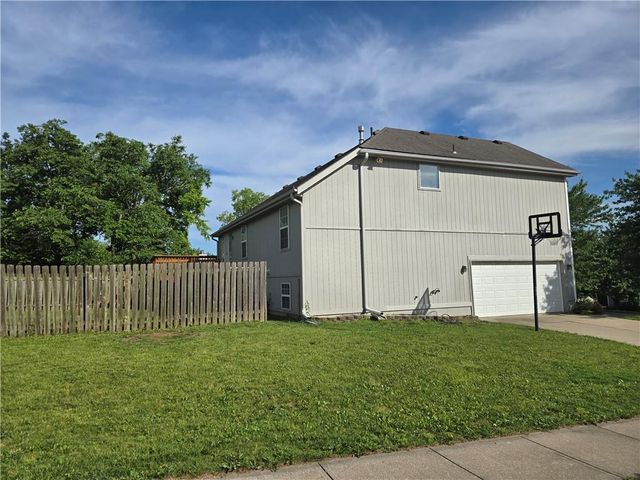 2128 SW British Drive, Lee's Summit, MO 64081