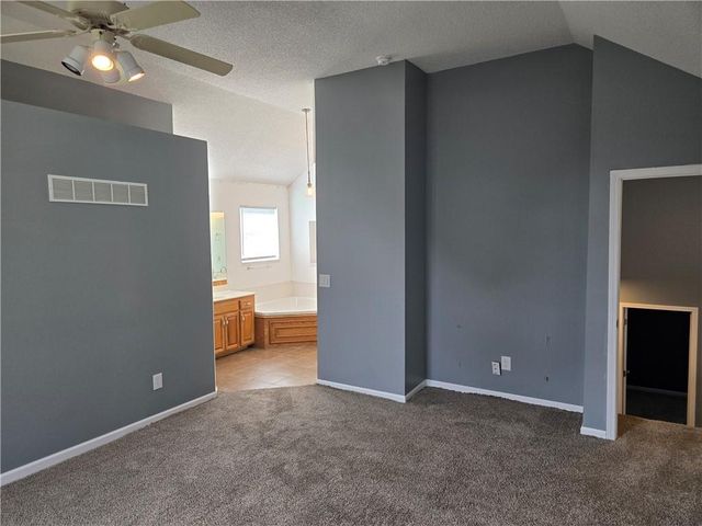 2128 SW British Drive, Lee's Summit, MO 64081