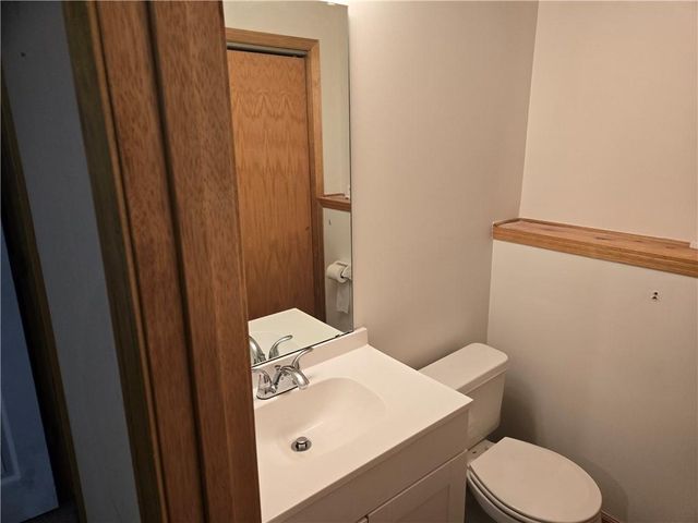 2128 SW British Drive, Lee's Summit, MO 64081