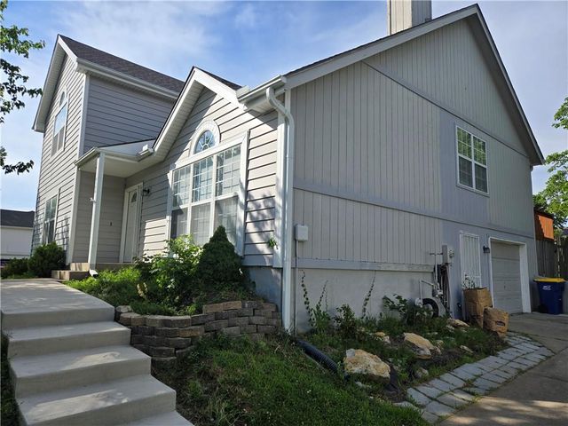 2128 SW British Drive, Lee's Summit, MO 64081