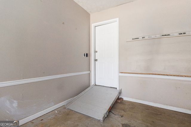 1402 McLendon Drive, Decatur, GA 30033