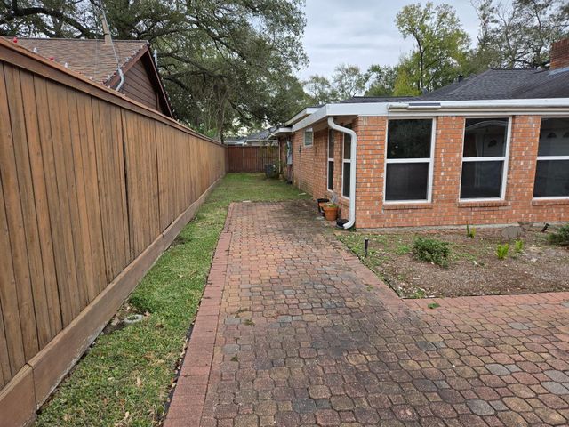 11322 Oak Spring Drive, Houston, TX 77043