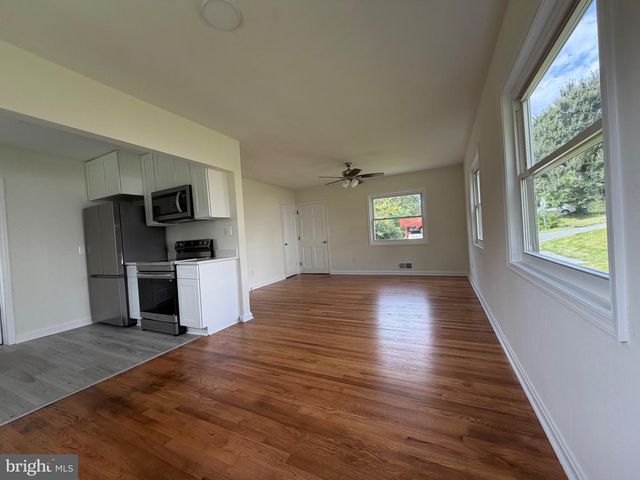 1447 F ST, Woodbridge, VA 22191
