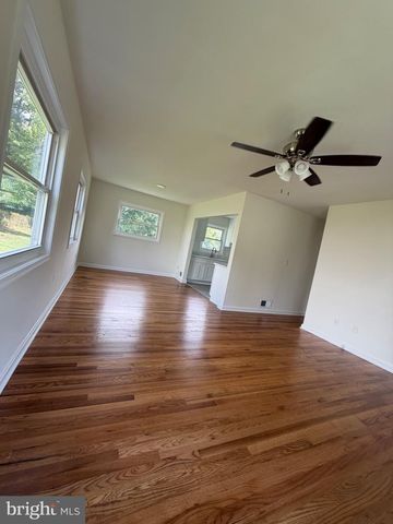 1447 F ST, Woodbridge, VA 22191