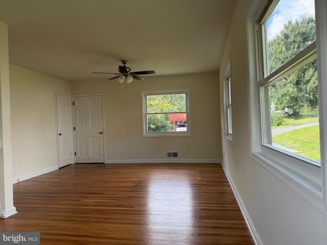 1447 F ST, Woodbridge, VA 22191