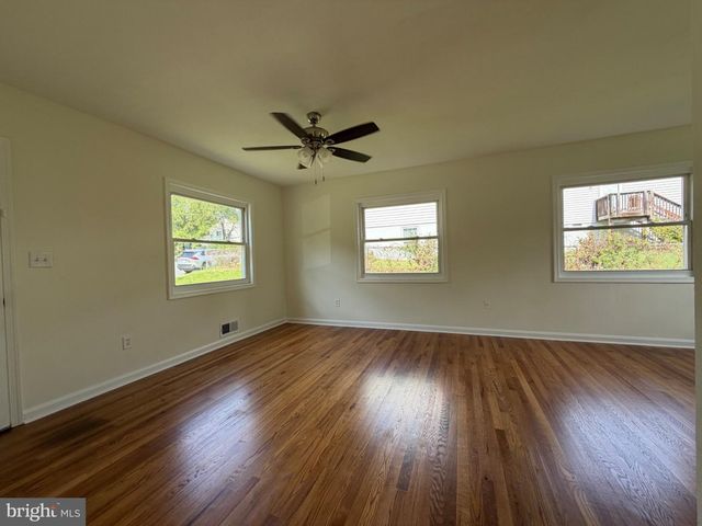 1447 F ST, Woodbridge, VA 22191