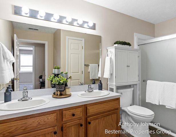 5827 Crosswinds Drive 22, Norton Shores City, MI 49444