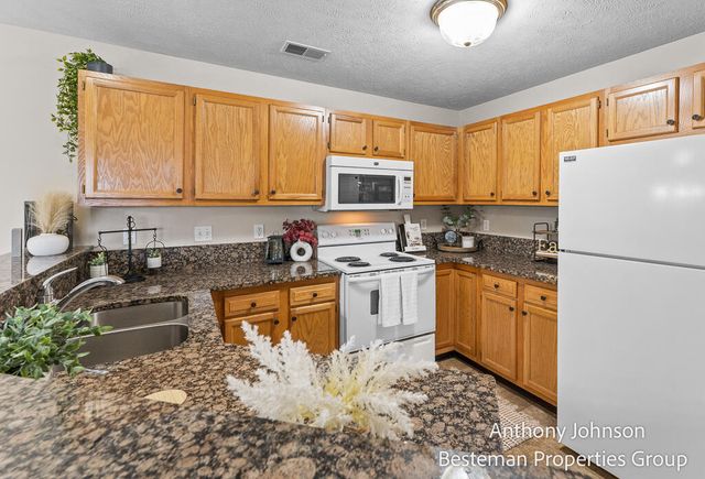 5827 Crosswinds Drive 22, Norton Shores City, MI 49444