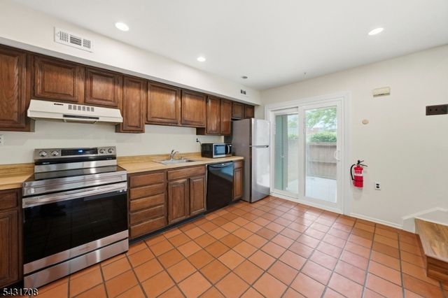 490 Auten Rd 4C, Hillsborough Twp., NJ 08844