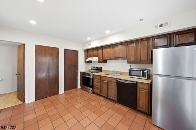 490 Auten Rd 4C, Hillsborough Twp., NJ 08844