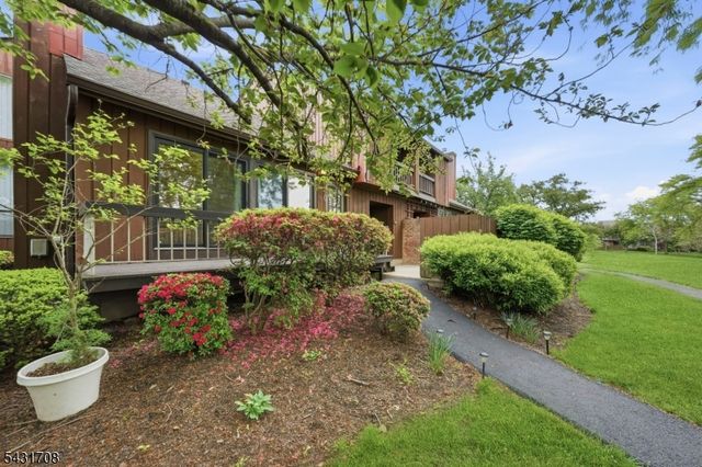 490 Auten Rd 4C, Hillsborough Twp., NJ 08844