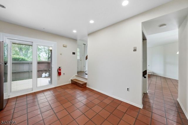 490 Auten Rd 4C, Hillsborough Twp., NJ 08844