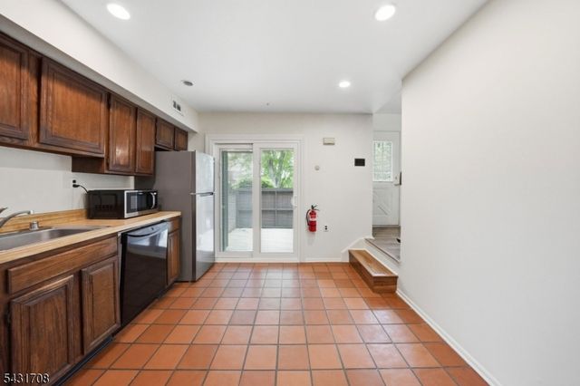 490 Auten Rd 4C, Hillsborough Twp., NJ 08844