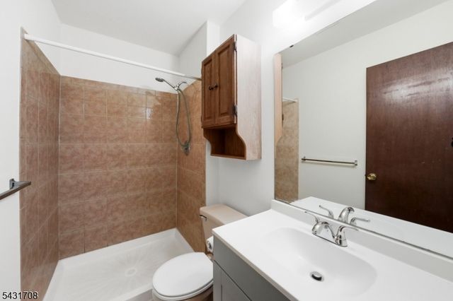 490 Auten Rd 4C, Hillsborough Twp., NJ 08844