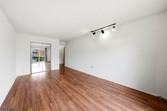 490 Auten Rd 4C, Hillsborough Twp., NJ 08844