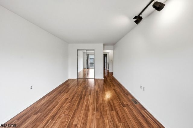 490 Auten Rd 4C, Hillsborough Twp., NJ 08844