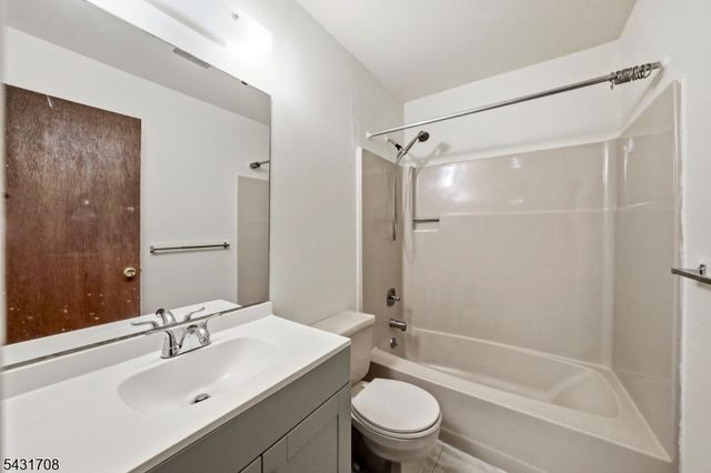 490 Auten Rd 4C, Hillsborough Twp., NJ 08844