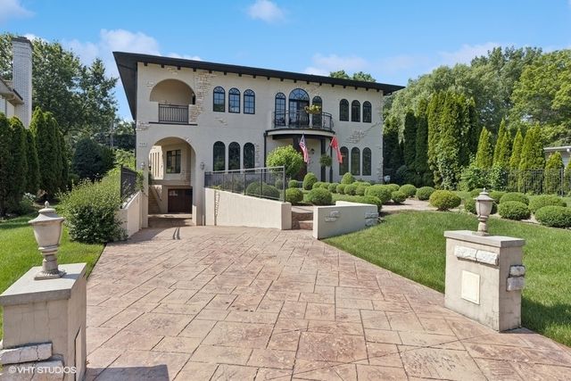818 W 58th Street, Hinsdale, IL 60521