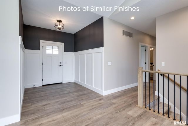 11 Viola Drive, Le Claire, IA 52753