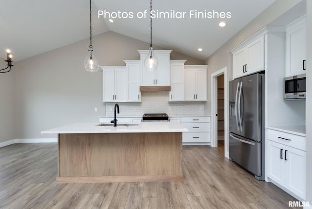 11 Viola Drive, Le Claire, IA 52753