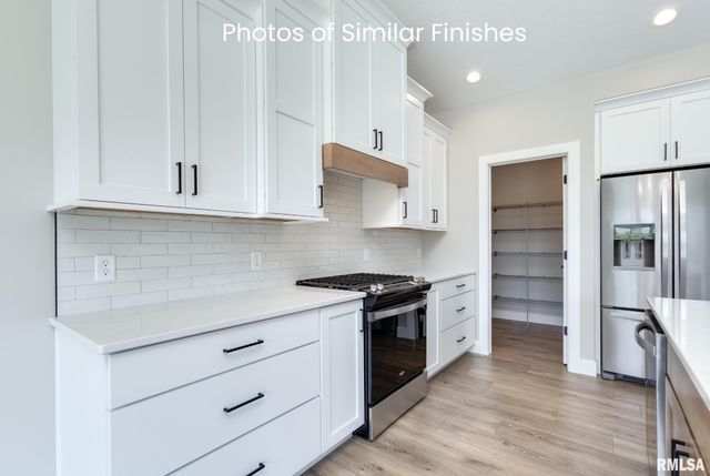 11 Viola Drive, Le Claire, IA 52753