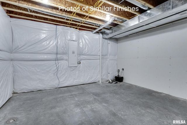 11 Viola Drive, Le Claire, IA 52753