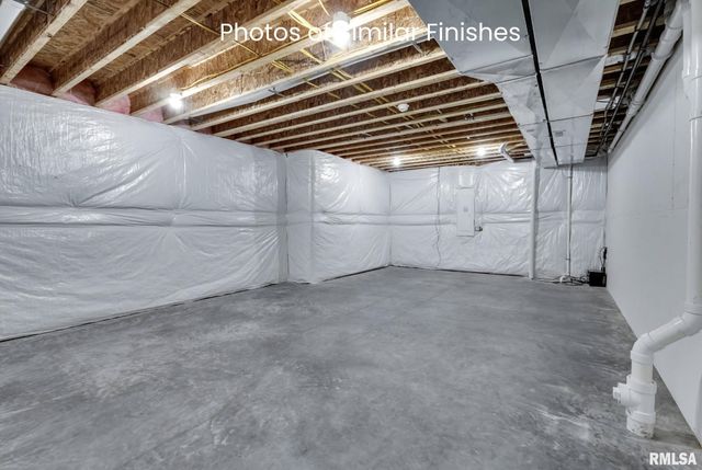 11 Viola Drive, Le Claire, IA 52753