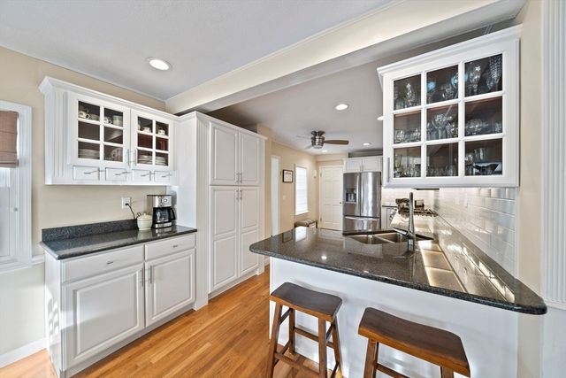 611 Pleasant St, Canton, MA 02021