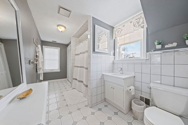 611 Pleasant St, Canton, MA 02021