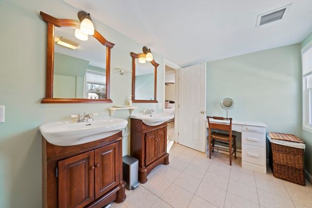 611 Pleasant St, Canton, MA 02021