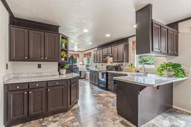 1047 Beaver Creek Road, Cathlamet, WA 98612
