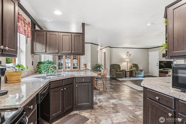 1047 Beaver Creek Road, Cathlamet, WA 98612