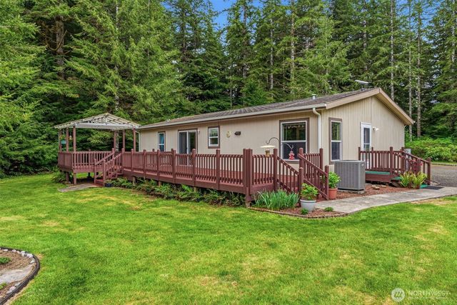 1047 Beaver Creek Road, Cathlamet, WA 98612