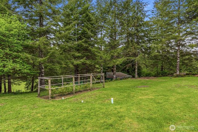 1047 Beaver Creek Road, Cathlamet, WA 98612