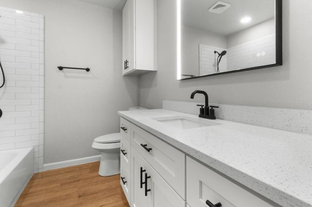 414 Hallmark Drive, Arlington, TX 76011