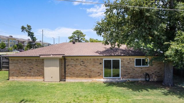 414 Hallmark Drive, Arlington, TX 76011
